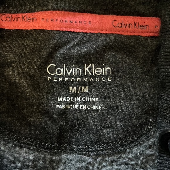 Cropped Calvin Klein hoodie - Picture 2 of 4